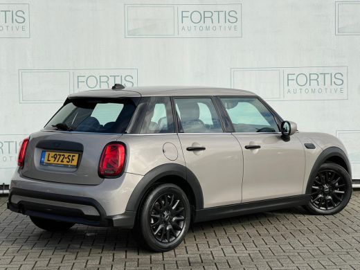 Mini Cooper 1.5 Business Edition NL AUTO | DEALER ONDERH | UNION JACK | CARPLAY ActivLease financial lease