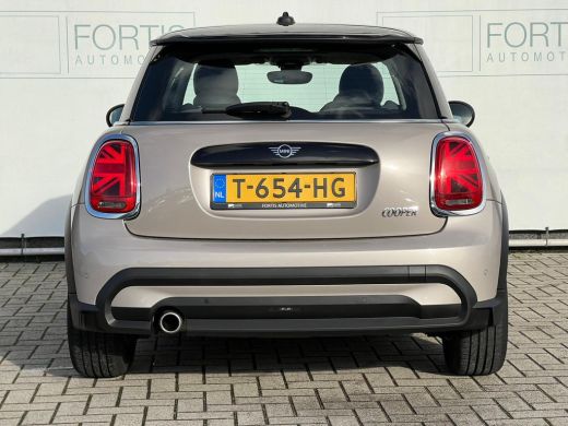 Mini Cooper Mini 1.5 Camden Edition NL AUTO | CARPLAY | DEALER ONDERH | UNION JACK ActivLease financial lease