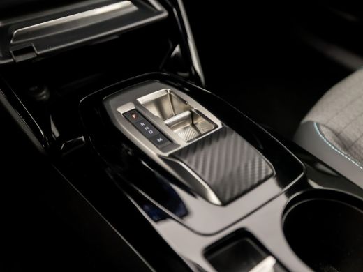 Peugeot 2008 1.2 PureTech Allure Sport Automaat 131Pk (APPLE CARPLAY, GROOT NAVI, 360 CAMERA, LEDER, ZWART HEM... ActivLease financial lease