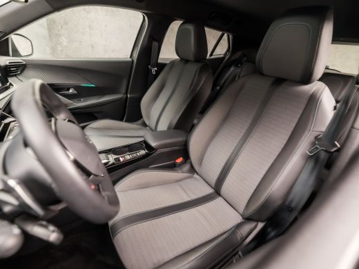 Peugeot 2008 1.2 PureTech Allure Sport Automaat 131Pk (APPLE CARPLAY, GROOT NAVI, 360 CAMERA, LEDER, ZWART HEM... ActivLease financial lease