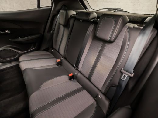 Peugeot 2008 1.2 PureTech Allure Sport Automaat 131Pk (APPLE CARPLAY, GROOT NAVI, 360 CAMERA, LEDER, ZWART HEM... ActivLease financial lease