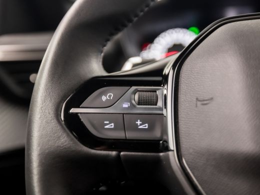 Peugeot 2008 1.2 PureTech Allure Sport Automaat 131Pk (APPLE CARPLAY, GROOT NAVI, 360 CAMERA, LEDER, ZWART HEM... ActivLease financial lease