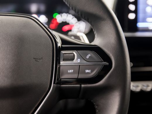 Peugeot 2008 1.2 PureTech Allure Sport Automaat 131Pk (APPLE CARPLAY, GROOT NAVI, 360 CAMERA, LEDER, ZWART HEM... ActivLease financial lease