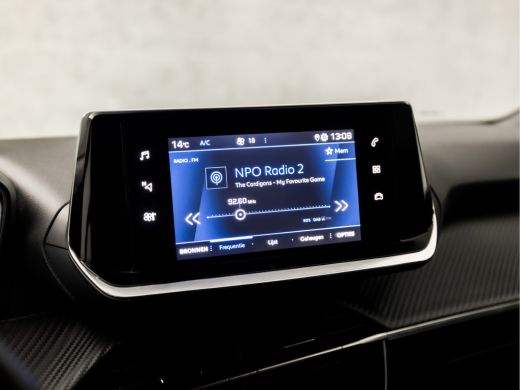 Peugeot 2008 1.2 PureTech Allure Sport Automaat 131Pk (APPLE CARPLAY, GROOT NAVI, 360 CAMERA, LEDER, ZWART HEM... ActivLease financial lease