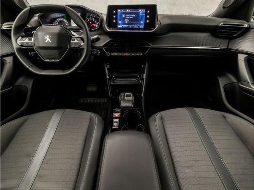 Peugeot 2008 1.2 PureTech Allure Sport Automaat 131Pk (APPLE CARPLAY, GROOT NAVI, 360 CAMERA, LEDER, ZWART HEM... ActivLease financial lease
