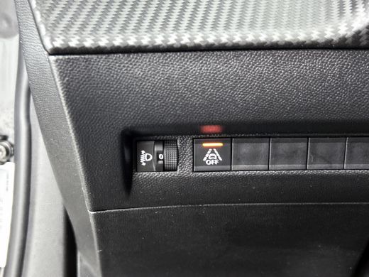 Peugeot 2008 1.5 HDi Blue Active / Trekhaak / Airco-ecc./ Camera / Navigatie / Radio multimedia / Apk 12-2026 ActivLease financial lease