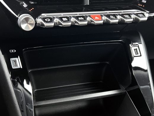 Peugeot 2008 1.5 HDi Blue Active / Trekhaak / Airco-ecc./ Camera / Navigatie / Radio multimedia / Apk 12-2026 ActivLease financial lease