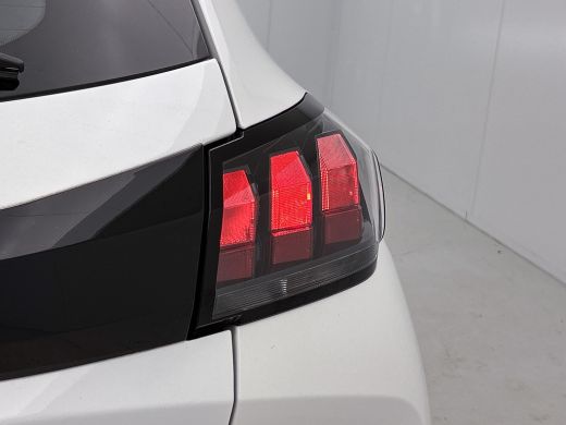 Peugeot 208 1.5 HDi 103PK Blue Active / 5Drs / Airco / Navigatie / Lm.velgen / Pdc / Apk 1-27 ActivLease financial lease