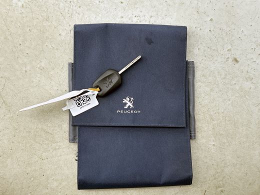 Peugeot 208 1.5 HDi 103PK Blue Active / 5Drs / Airco / Navigatie / Lm.velgen / Pdc / Apk 1-27 ActivLease financial lease