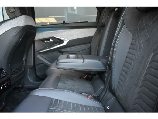 Peugeot 5008 1.2 Hybrid 136 GT 7p. DEMO-DEAL! 8 Jaar Garantie! | Massage | Elektr. Achterklep | Stoelverwarmin... ActivLease financial lease