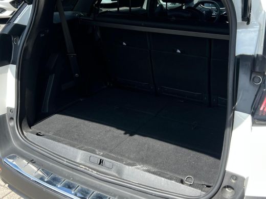 Peugeot 5008 1.2 PureTech Allure 7-PERSOONS | NAVI | 1/2 LEDER ActivLease financial lease