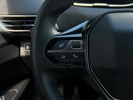 Peugeot 5008 1.2 PureTech Allure 7-PERSOONS | NAVI | 1/2 LEDER ActivLease financial lease