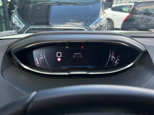 Peugeot 5008 1.2 PureTech Allure 7-PERSOONS | NAVI | 1/2 LEDER ActivLease financial lease