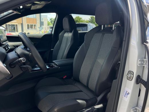 Peugeot 5008 1.2 PureTech Allure 7-PERSOONS | NAVI | 1/2 LEDER ActivLease financial lease