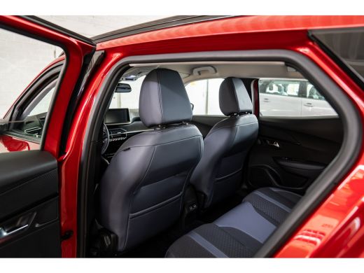 Peugeot e-2008 EV Allure 50 kWh | Achterbank in delen neerklapbaar | Achteruitrijcamera | Airco (automatisch) ActivLease financial lease