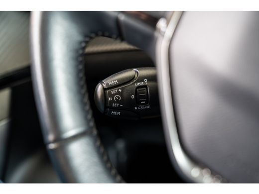 Peugeot e-2008 EV Allure 50 kWh | Achterbank in delen neerklapbaar | Achteruitrijcamera | Airco (automatisch) ActivLease financial lease