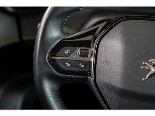 Peugeot e-2008 EV Allure 50 kWh | Achterbank in delen neerklapbaar | Achteruitrijcamera | Airco (automatisch) ActivLease financial lease