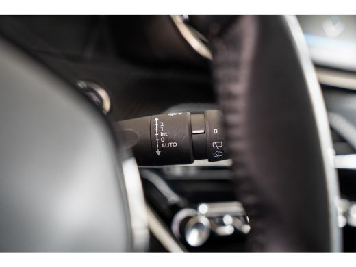 Peugeot e-2008 EV Allure 50 kWh | Achterbank in delen neerklapbaar | Achteruitrijcamera | Airco (automatisch) ActivLease financial lease