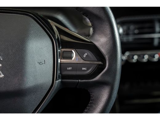 Peugeot e-2008 EV Allure 50 kWh | Achterbank in delen neerklapbaar | Achteruitrijcamera | Airco (automatisch) ActivLease financial lease