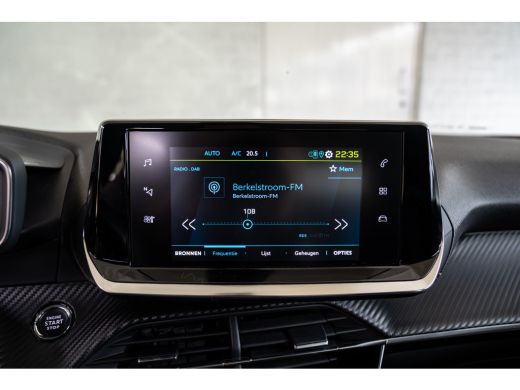 Peugeot e-2008 EV Allure 50 kWh | Achterbank in delen neerklapbaar | Achteruitrijcamera | Airco (automatisch) ActivLease financial lease