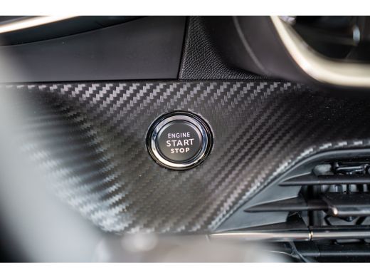 Peugeot e-2008 EV Allure 50 kWh | Achterbank in delen neerklapbaar | Achteruitrijcamera | Airco (automatisch) ActivLease financial lease