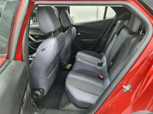 Peugeot e-2008 EV Allure 50 kWh | Achterbank in delen neerklapbaar | Achteruitrijcamera | Airco (automatisch) ActivLease financial lease