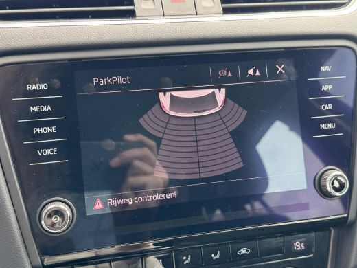 Skoda Octavia Combi 1.5 TSI Greentech Sport Business AUTOMAAT | NAVI | NL-AUTO ActivLease financial lease