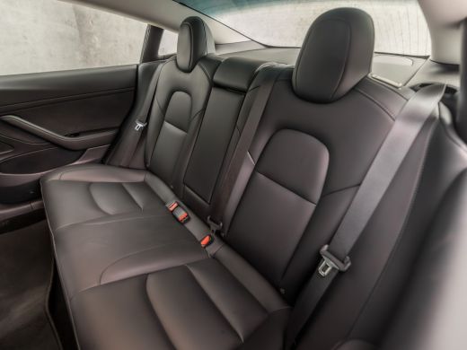 Tesla Model 3 Standard RWD Plus 60 kWh 238Pk Automaat (PANORAMADAK, AUTOPILOT, NAVIGATIE, SFEERVERLICHTING, LED... ActivLease financial lease