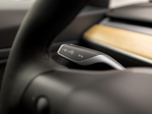 Tesla Model 3 Standard RWD Plus 60 kWh 238Pk Automaat (PANORAMADAK, AUTOPILOT, NAVIGATIE, SFEERVERLICHTING, LED... ActivLease financial lease