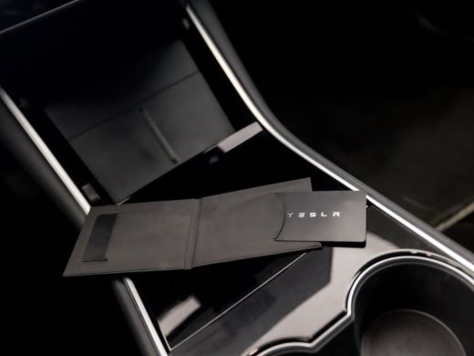 Tesla Model 3 Standard RWD Plus 60 kWh 238Pk Automaat (PANORAMADAK, AUTOPILOT, NAVIGATIE, SFEERVERLICHTING, LED... ActivLease financial lease