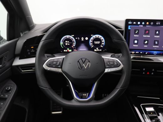 Volkswagen Golf 1.5 eHybrid GTE 272PK DSG Pano-Schuifdak, Head-Up Display, Trekhaak, Matrix-LED Verlichting, 360g... ActivLease financial lease