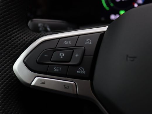 Volkswagen Golf 1.5 eHybrid GTE 272PK DSG Pano-Schuifdak, Head-Up Display, Trekhaak, Matrix-LED Verlichting, 360g... ActivLease financial lease