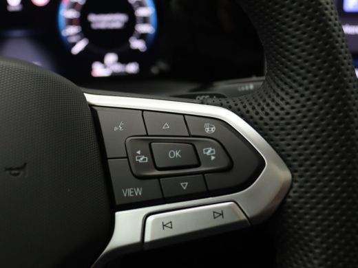 Volkswagen Golf 1.5 eHybrid GTE 272PK DSG Pano-Schuifdak, Head-Up Display, Trekhaak, Matrix-LED Verlichting, 360g... ActivLease financial lease