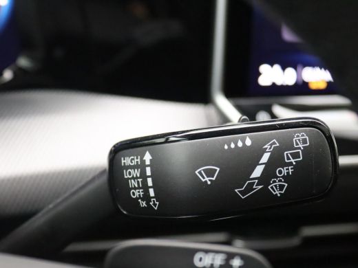 Volkswagen Golf 1.5 eHybrid GTE 272PK DSG Pano-Schuifdak, Head-Up Display, Trekhaak, Matrix-LED Verlichting, 360g... ActivLease financial lease