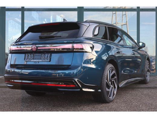 Volkswagen ID.7 286PK Pro Limited Edition Inclusief &euro;2000,- inruilvoordeel | Trekhaak | Achterbank in ongelijke d... ActivLease financial lease