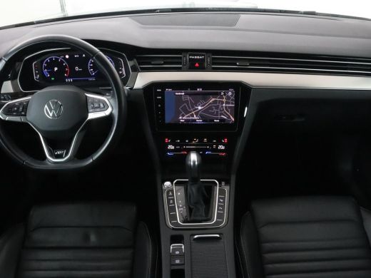 Volkswagen Passat 1.5 TSI R-Line | Nappaleder | Stoelverwarming | Camera | Carplay | Massage | Memory | Side Assist... ActivLease financial lease