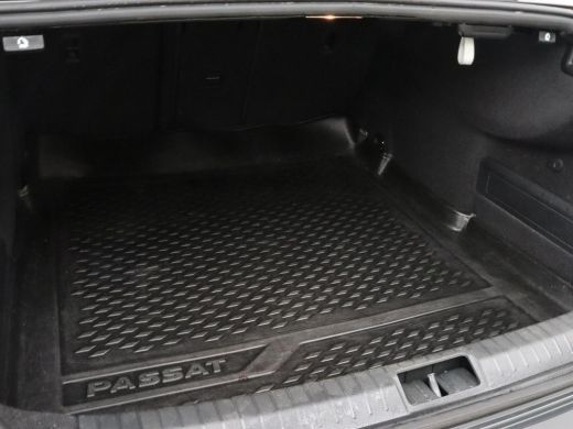 Volkswagen Passat 1.5 TSI R-Line | Nappaleder | Stoelverwarming | Camera | Carplay | Massage | Memory | Side Assist... ActivLease financial lease