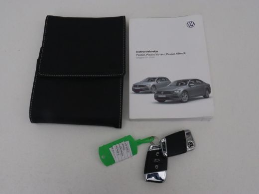 Volkswagen Passat 1.5 TSI R-Line | Nappaleder | Stoelverwarming | Camera | Carplay | Massage | Memory | Side Assist... ActivLease financial lease