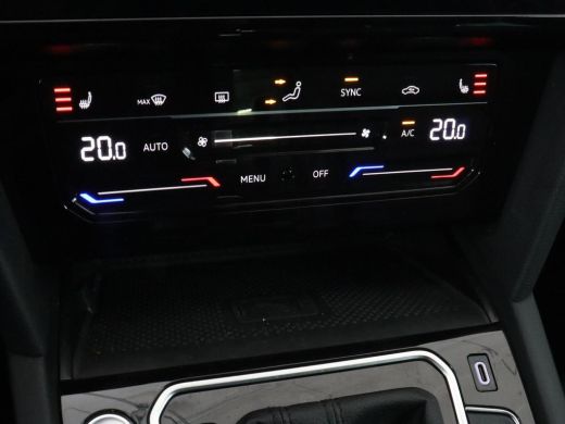 Volkswagen Passat 1.5 TSI R-Line | Nappaleder | Stoelverwarming | Camera | Carplay | Massage | Memory | Side Assist... ActivLease financial lease