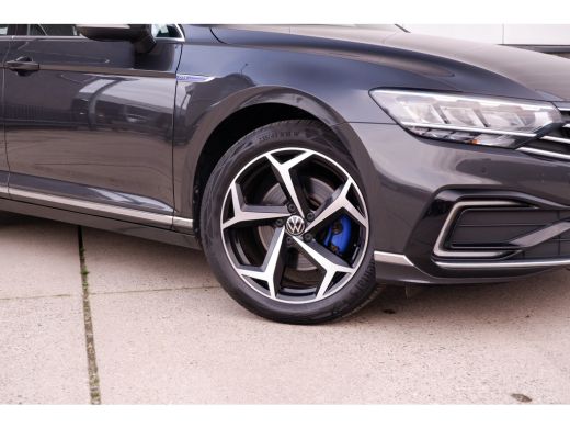 Volkswagen Passat Variant 1.4 TSI PHEV GTE Business | Pano | Elek. Trekhaak | Camera | Carplay | Navi | LED ActivLease financial lease