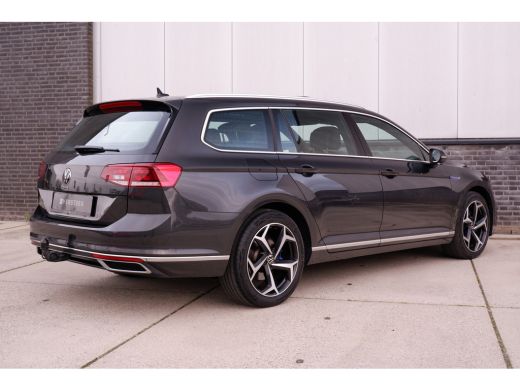 Volkswagen Passat Variant 1.4 TSI PHEV GTE Business | Pano | Elek. Trekhaak | Camera | Carplay | Navi | LED ActivLease financial lease