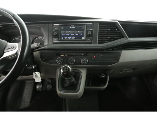 Volkswagen Transporter 2.0 TDI L2H1 | Airco | Adap. Cruise | 3-Zits | Trekh. | Camera | Carplay | Stoelverw. ActivLease financial lease