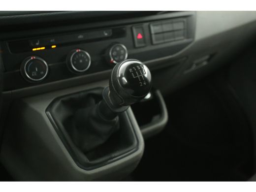 Volkswagen Transporter 2.0 TDI L2H1 | Airco | Adap. Cruise | 3-Zits | Trekh. | Camera | Carplay | Stoelverw. ActivLease financial lease