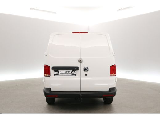 Volkswagen Transporter 2.0 TDI L2H1 | Airco | Adap. Cruise | 3-Zits | Trekh. | Camera | Carplay | Stoelverw. ActivLease financial lease