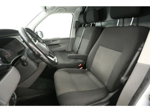 Volkswagen Transporter 2.0 TDI L2H1 | Airco | Adap. Cruise | 3-Zits | Trekh. | Camera | Carplay | Stoelverw. ActivLease financial lease