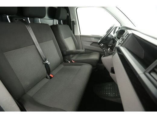Volkswagen Transporter 2.0 TDI L2H1 | Airco | Adap. Cruise | 3-Zits | Trekh. | Camera | Carplay | Stoelverw. ActivLease financial lease
