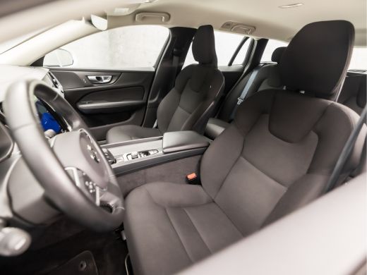 Volvo  V60 2.0 B3 Sport 177Pk Automaat (APPLE CARPLAY, GROOT NAVI, GETINT GLAS, CAMERA, ADAPTIVE CRUISE, SPO... ActivLease financial lease