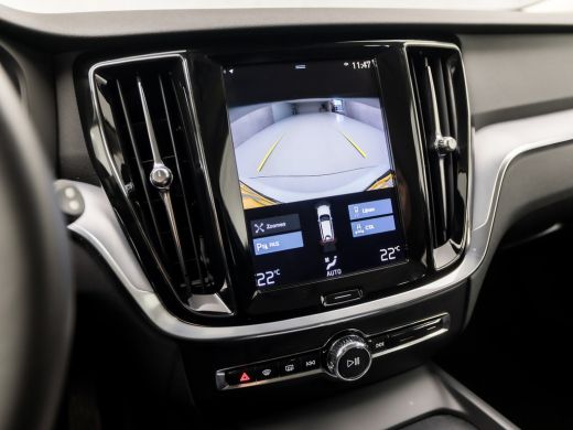 Volvo  V60 2.0 B3 Sport 177Pk Automaat (APPLE CARPLAY, GROOT NAVI, GETINT GLAS, CAMERA, ADAPTIVE CRUISE, SPO... ActivLease financial lease