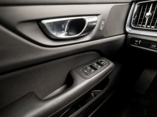 Volvo  V60 2.0 B3 Sport 177Pk Automaat (APPLE CARPLAY, GROOT NAVI, GETINT GLAS, CAMERA, ADAPTIVE CRUISE, SPO... ActivLease financial lease