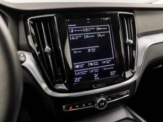 Volvo  V60 2.0 B3 Sport 177Pk Automaat (APPLE CARPLAY, GROOT NAVI, GETINT GLAS, CAMERA, ADAPTIVE CRUISE, SPO... ActivLease financial lease